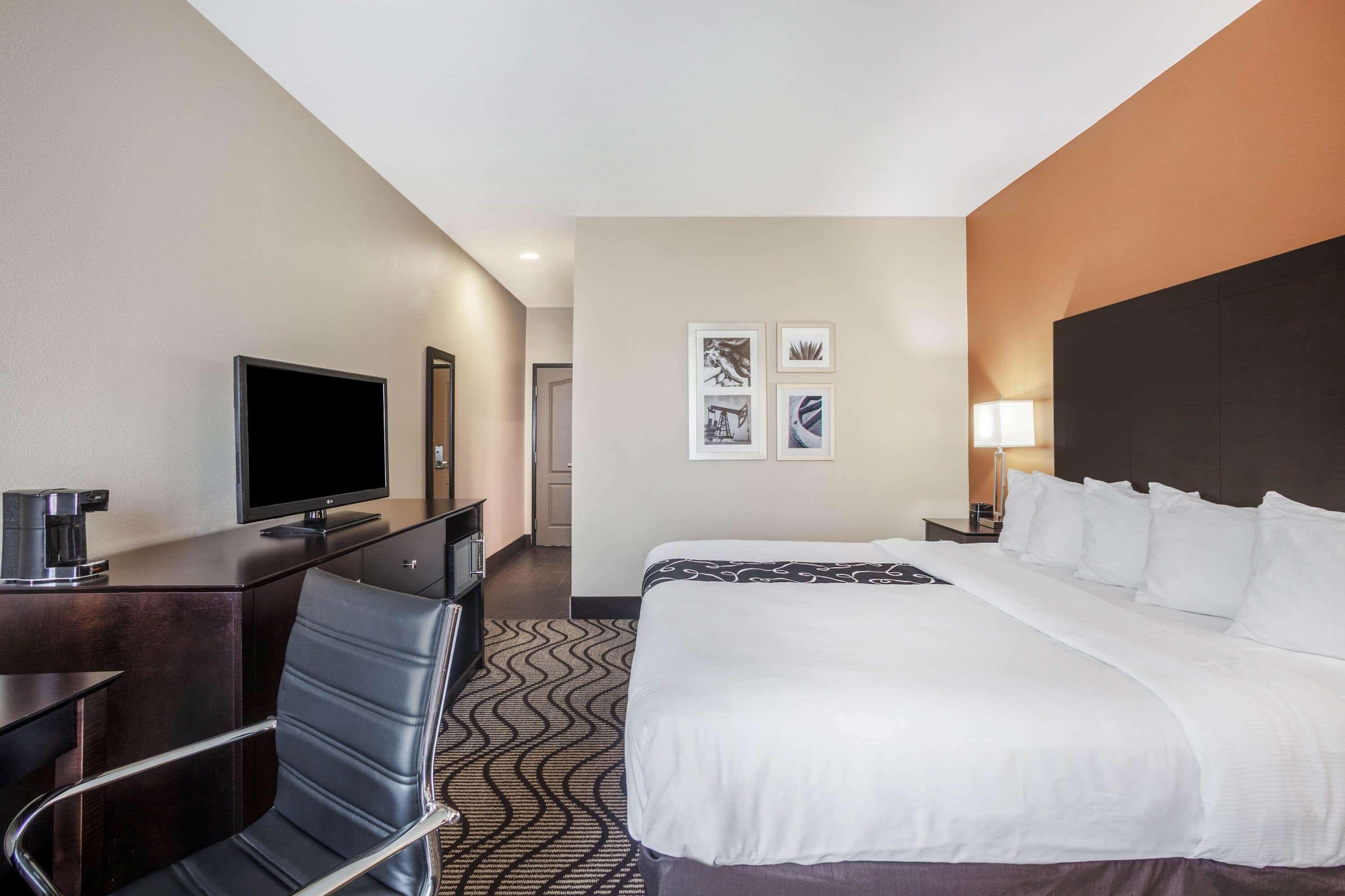 La Quinta By Wyndham Beeville Exterior photo