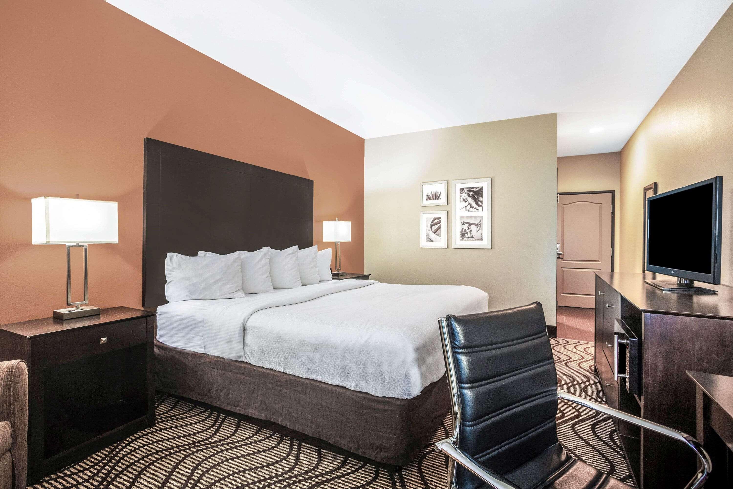 La Quinta By Wyndham Beeville Exterior photo