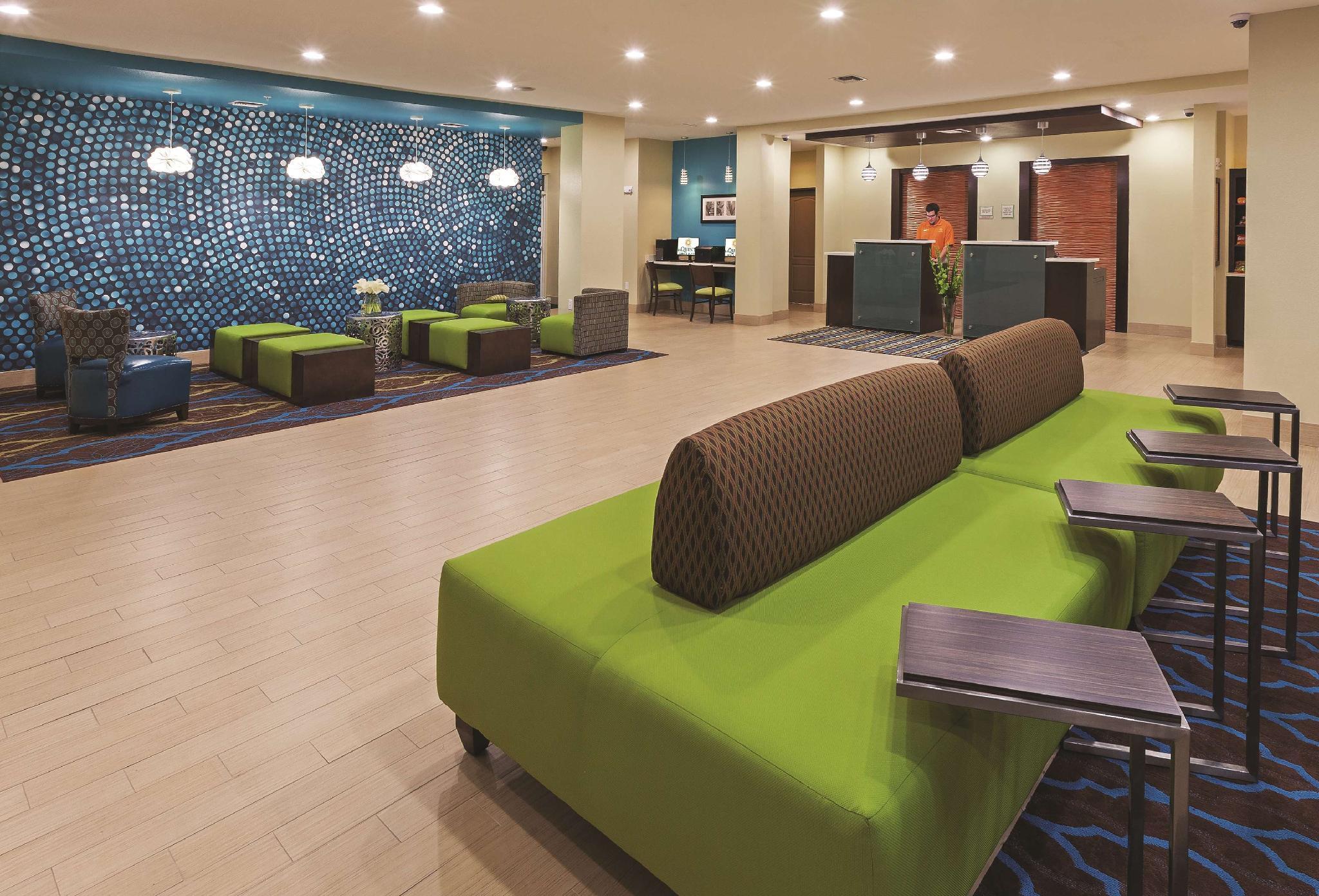 La Quinta By Wyndham Beeville Exterior photo